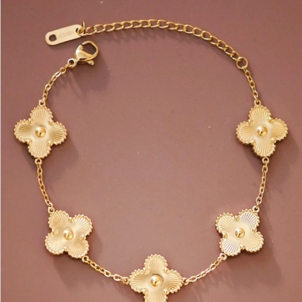 18K Gold Clover Bracelet (7700)